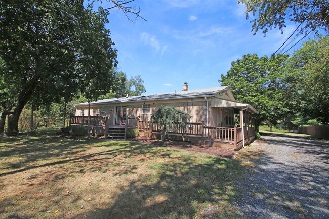 Building Photo - 3404 Friedens Church Rd