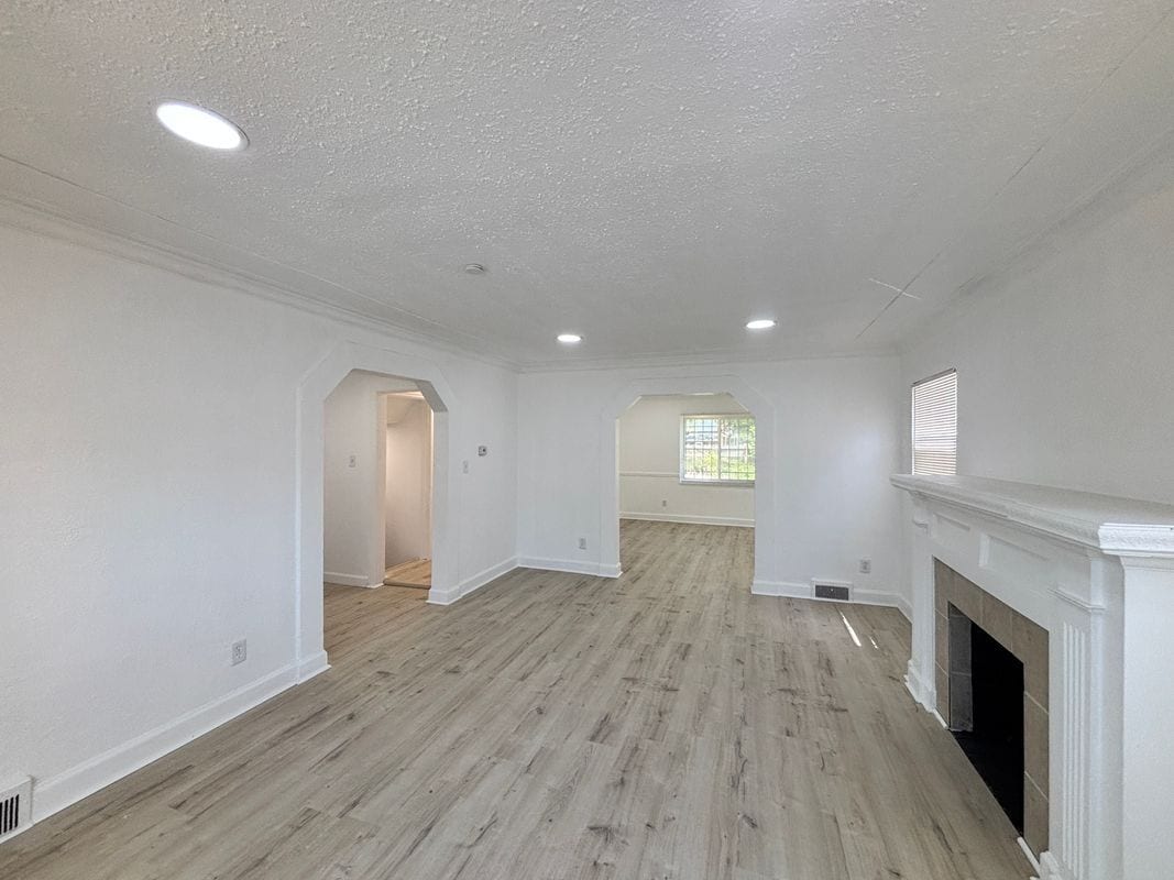 Building Photo - 14800 Woodmont Ave