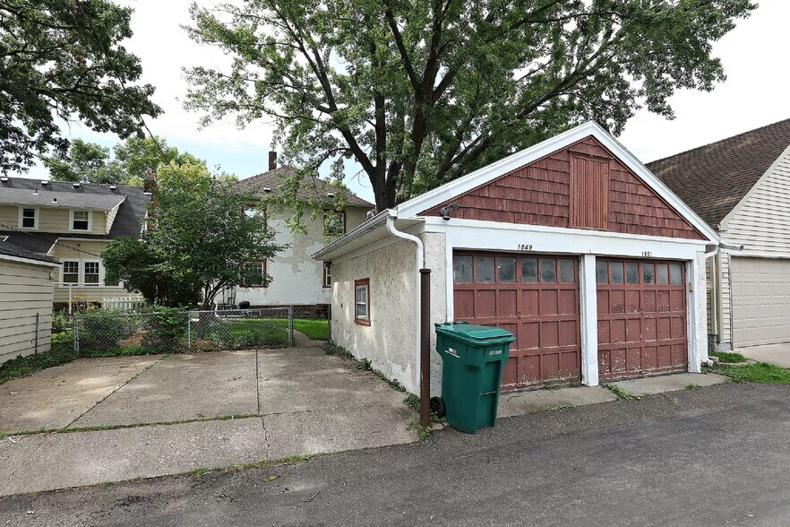 Building Photo - 1849 Saint Clair Ave