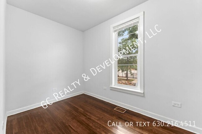 Building Photo - 1501 N Leamington Ave