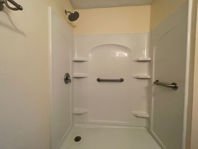 Building Photo - COUUNTRYSIDE CUTIE