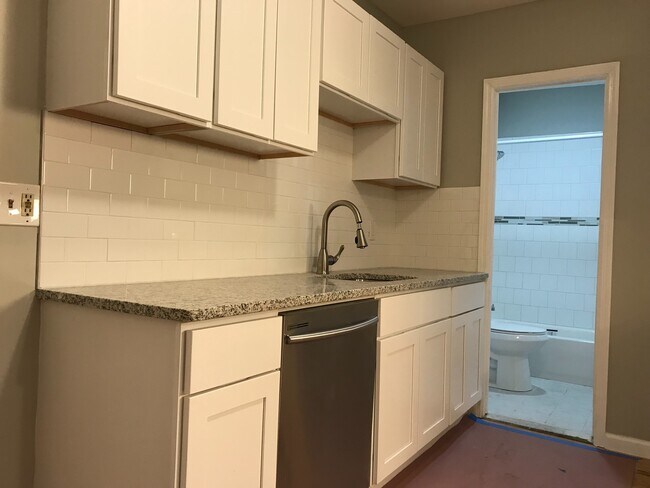 Building Photo - 452 Poplar St