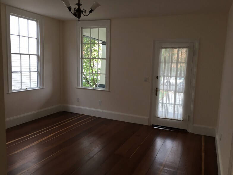 Building Photo - 119 Upham St