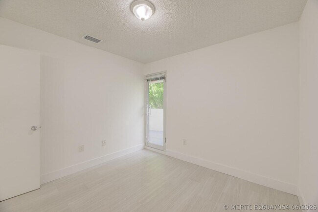 Building Photo - 2100 Brickell Ave