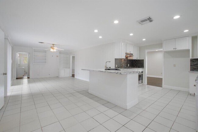 Building Photo - 2902 Wuthering Heights Dr