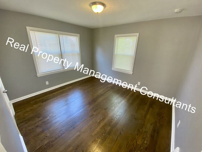 Building Photo - Charming 3 Bedroom, 1 Bathroom Home with B...