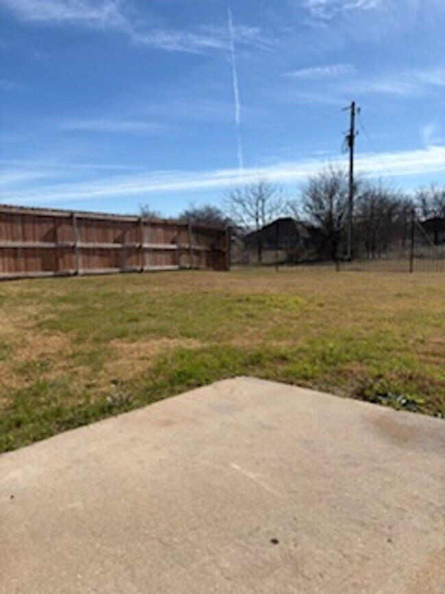 Building Photo - 100/102 Crossbow Ct.