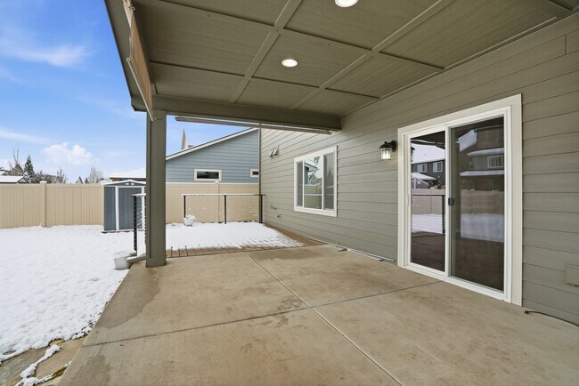 Building Photo - 2067 W Alsea Ave