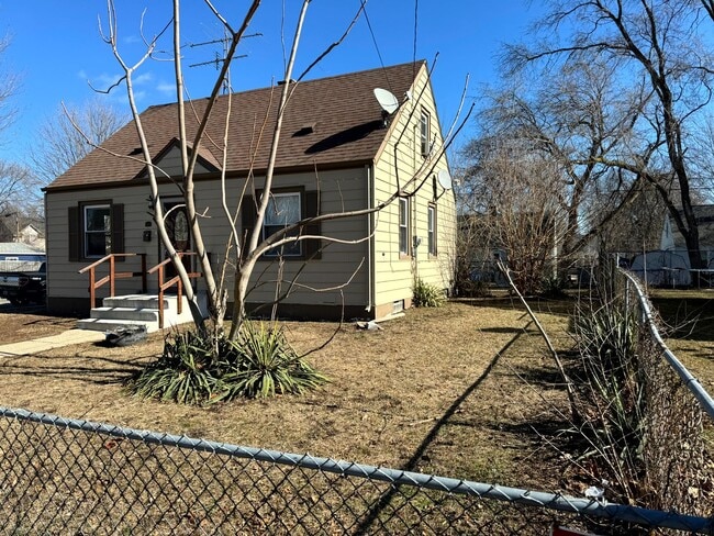 Building Photo - 3 bedroom Kenosha cape cod