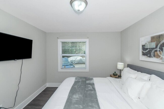 Building Photo - 3518 Roswell Rd NE