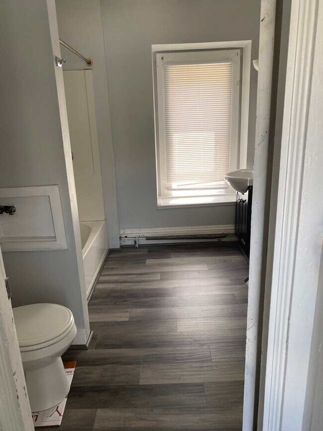 Bathroom - 65 Fern St