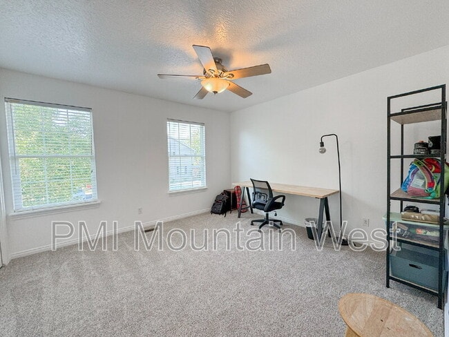 Building Photo - 446 E Parkside Cir