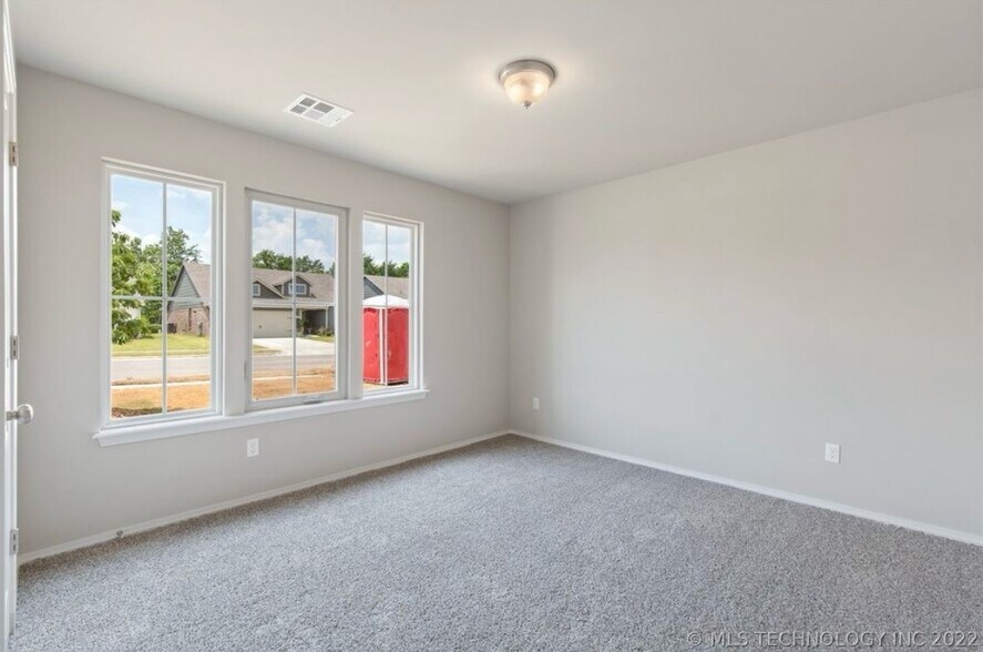 Building Photo - 3809 S 12th Pl