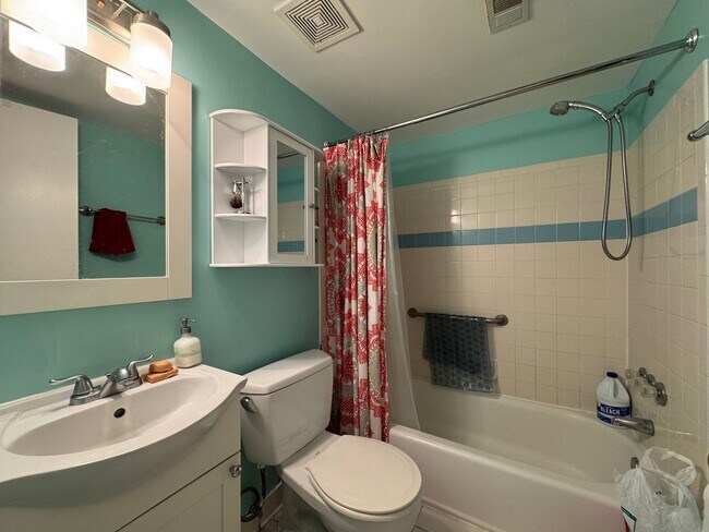 Building Photo - Relaxing Fully-Furnished 2 Bed 1 Bath Condo With Balcony In Beautiful Heritage Woods