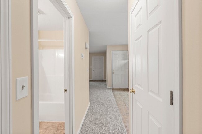 Building Photo - Omar Ct Duplex