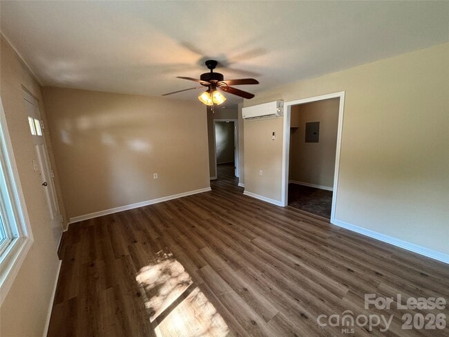 Building Photo - 204 Westview Dr