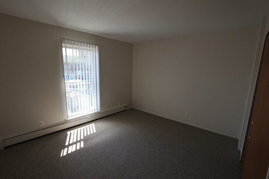 Bedroom - 1080 N Campbell Rd