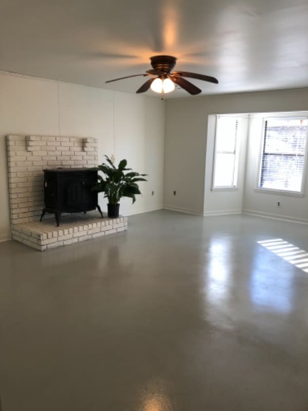 Building Photo - 386 AR-286