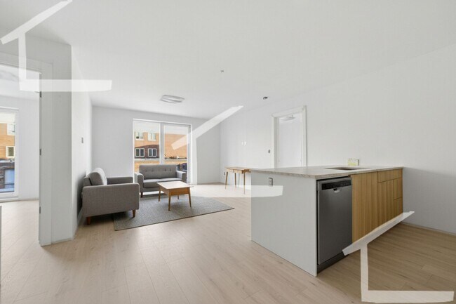 Building Photo - Beautiful 2Br/2Bth NEW CONSTRUCTION apartment!  Laundry in unit! Great locations!