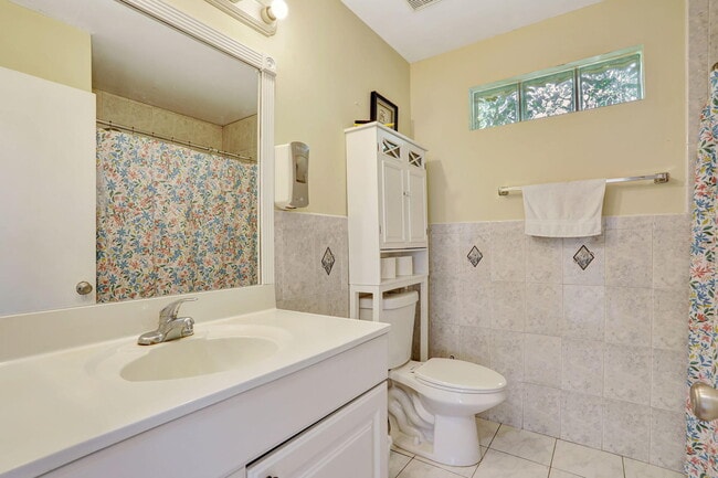 Building Photo - 3385 Seabreeze Ln