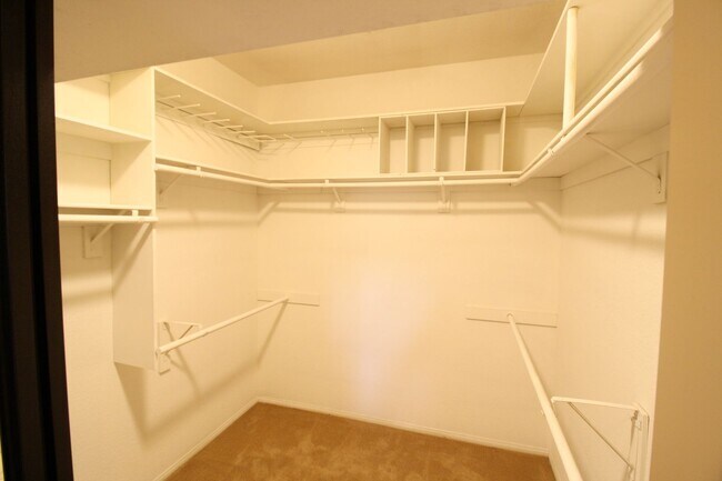 Building Photo - Rancho Bernardo End Unit Townhome - 2 Bed - 2 Bath -2 Car Garage - Private Patio