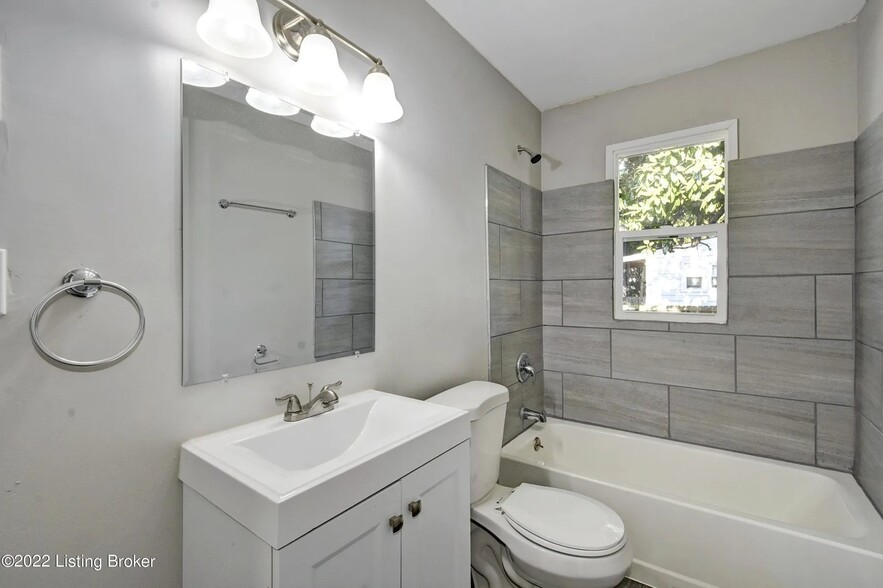 Building Photo - 130 Gillette Ave