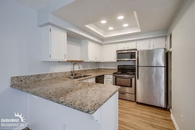 Building Photo - Spacious 2Bd 2.5Ba Two-Story Condo in Alli...