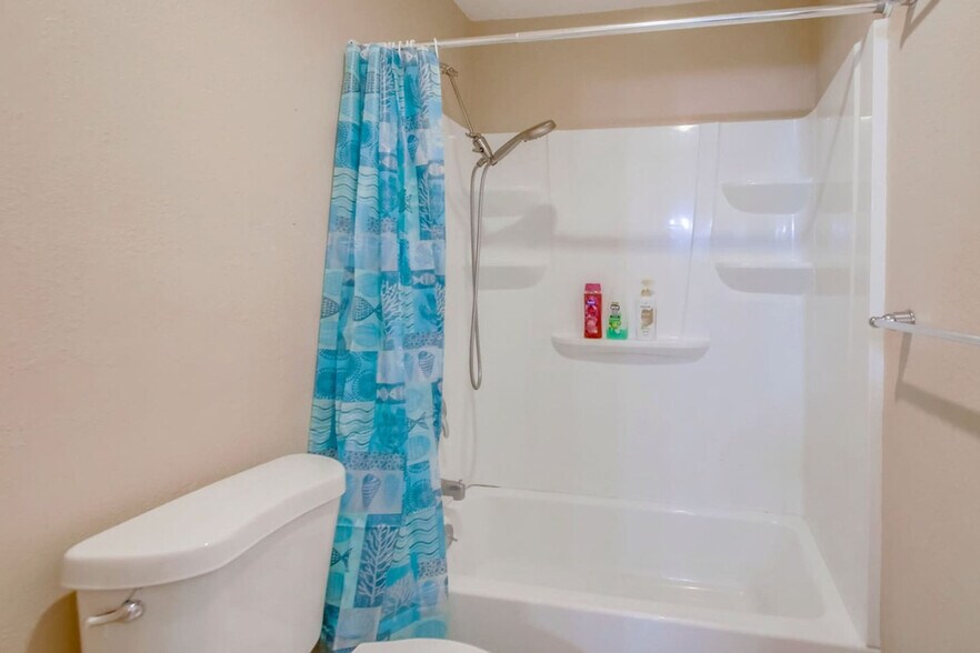 Building Photo - 6434 Bullock Dr