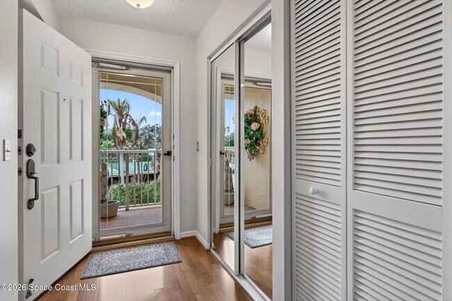 Building Photo - 102 Riverside Dr