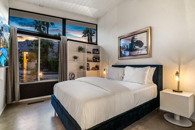 Building Photo - 1986 Yucca Pl