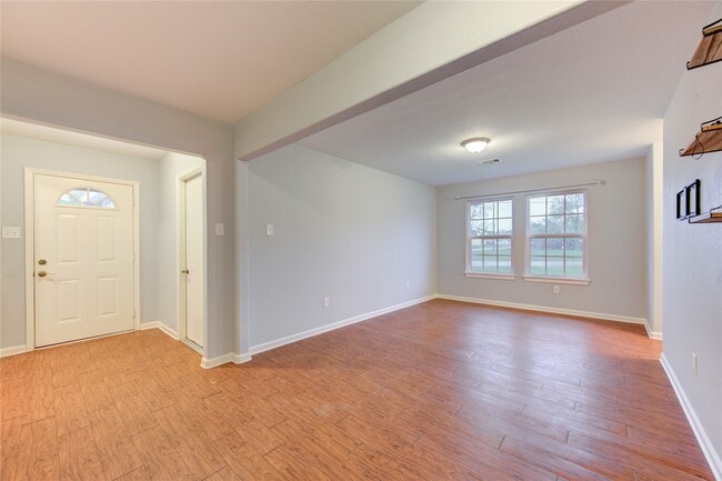 Building Photo - 503 W Linney St