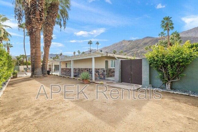 Building Photo - 1425 Vía Soledad