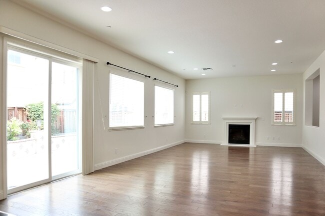 Building Photo - Stunning 3,400 Square Foot Home For Rent! ...