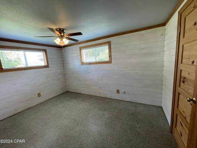 Building Photo - 305 Tarpon St