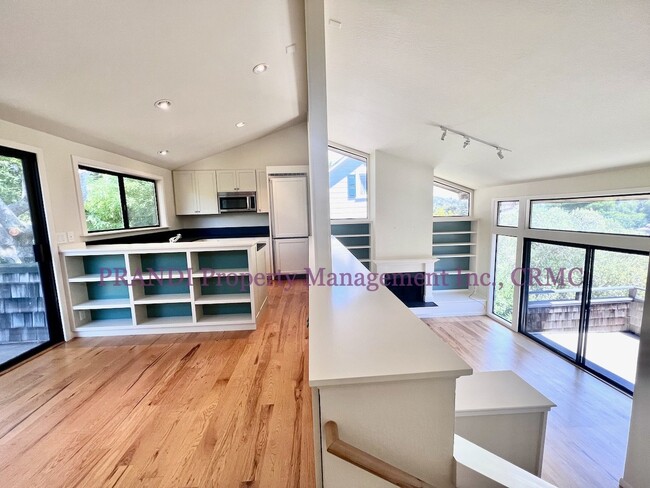 Building Photo - Split Level Condo Just Steps from Downtown