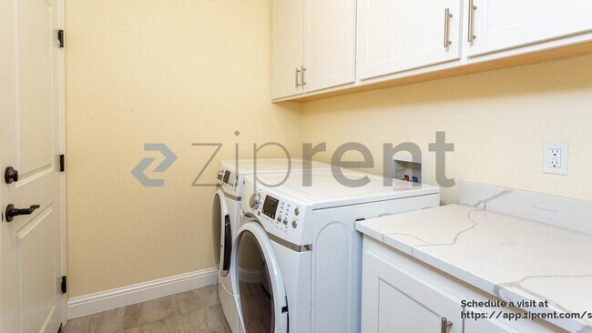 Building Photo - 1313 Crestview Ct