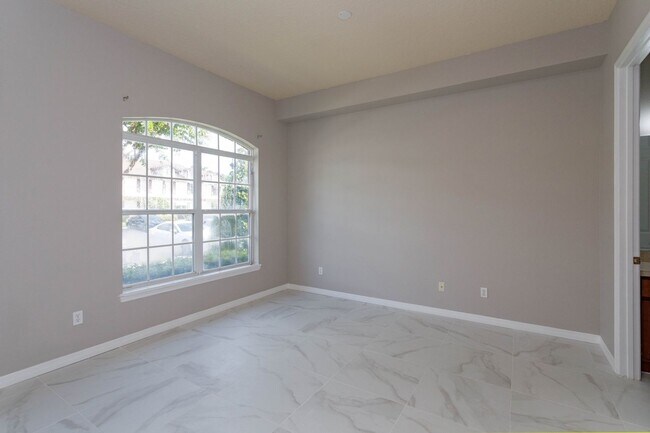 Building Photo - Spacious 4-Bedroom, 2.5-Bathroom Townhome ...