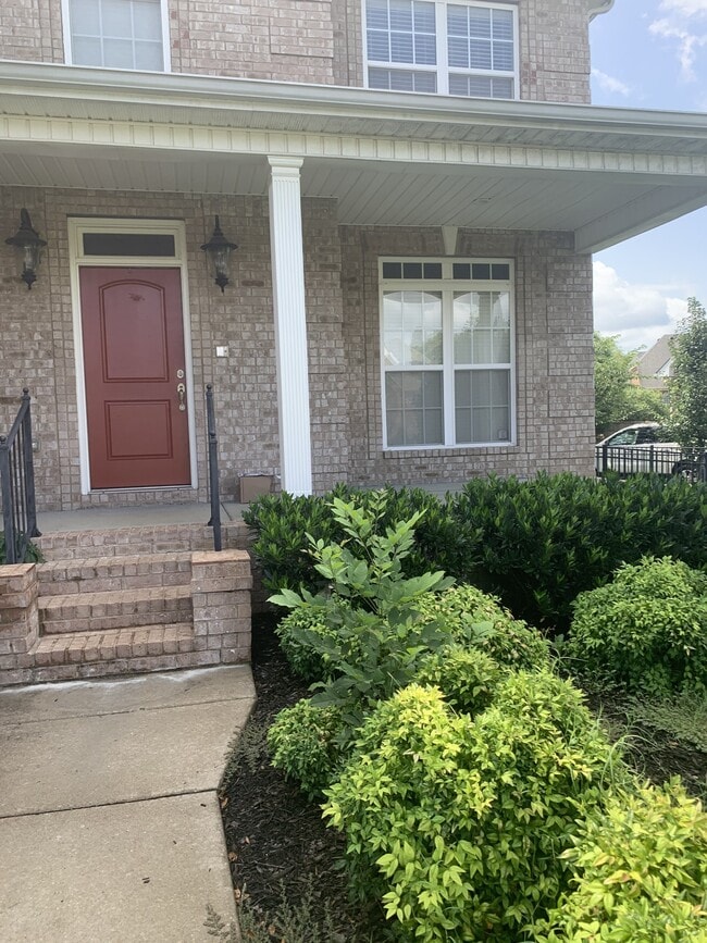 Building Photo - 426 Creekview Dr