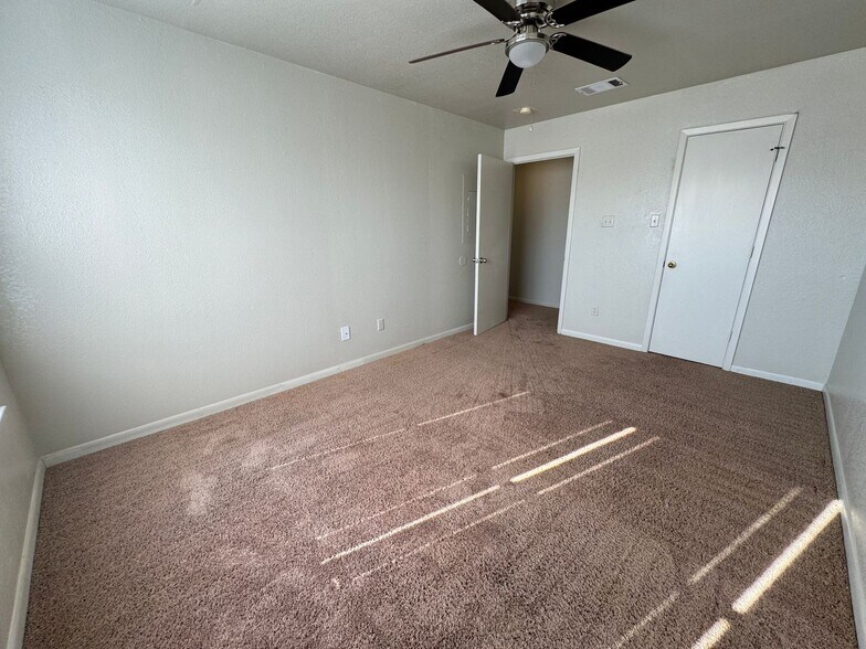 Building Photo - 1203 Monroe Loop