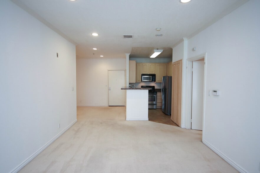 Building Photo - 300 N El Molino Ave