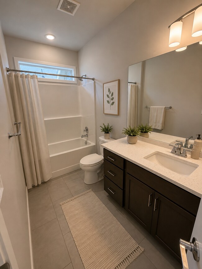 Building Photo - Three Bedroom Two Bath in West Village
