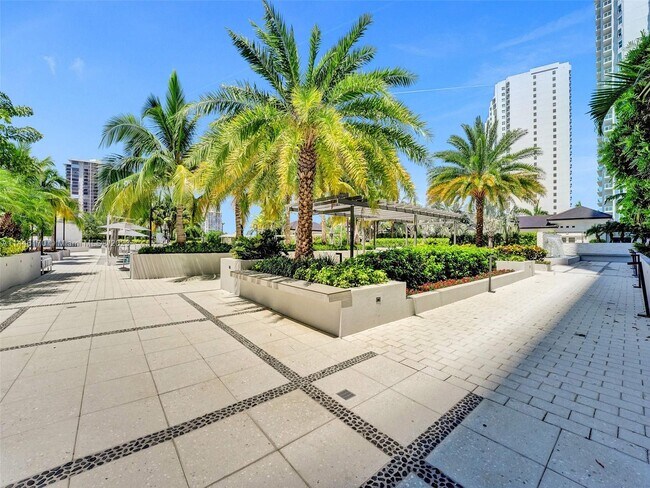 Building Photo - 7000 Island Blvd