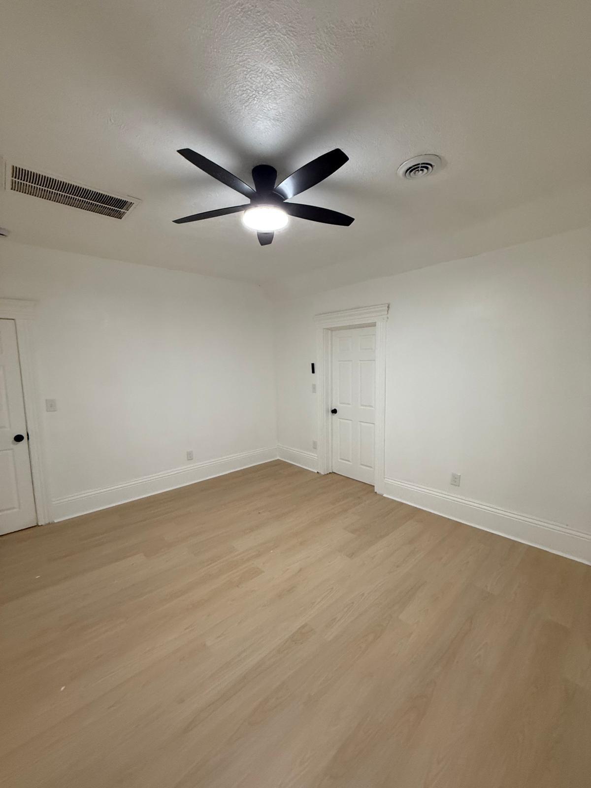 Building Photo - 1447 W 101st St