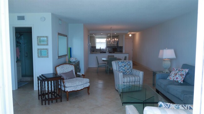 Building Photo - 1051 Hillsboro Mile