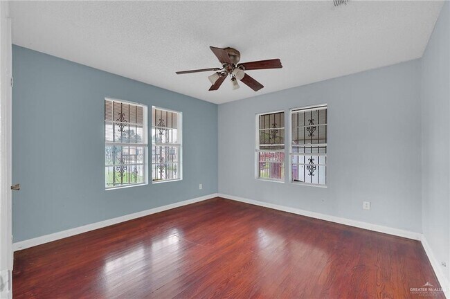 Building Photo - 913 N 3rd St