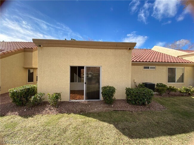 Building Photo - 9012 Starmount Dr