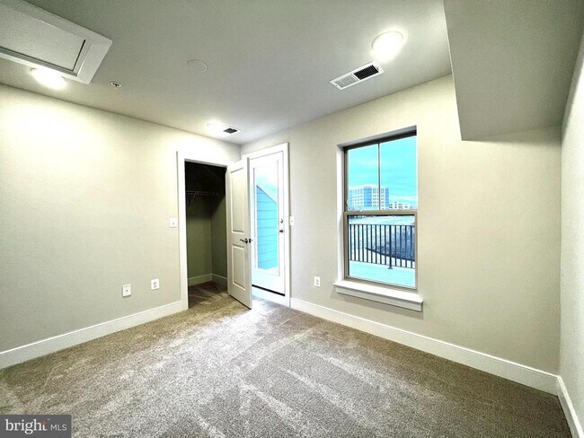 Building Photo - 21 Morrison Dr