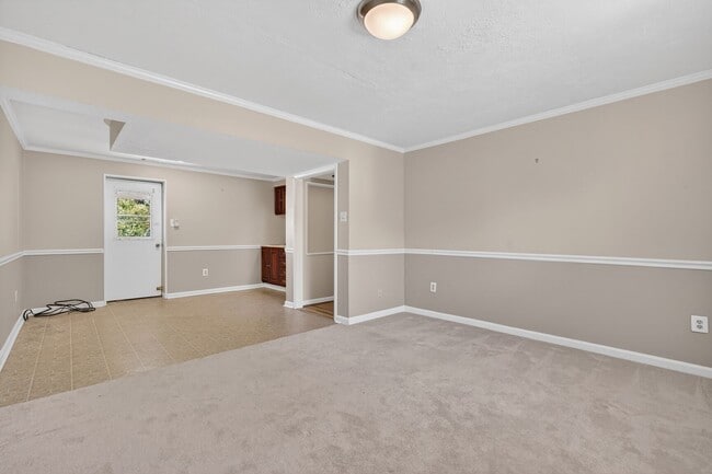 Building Photo - 2806 Logway Rd