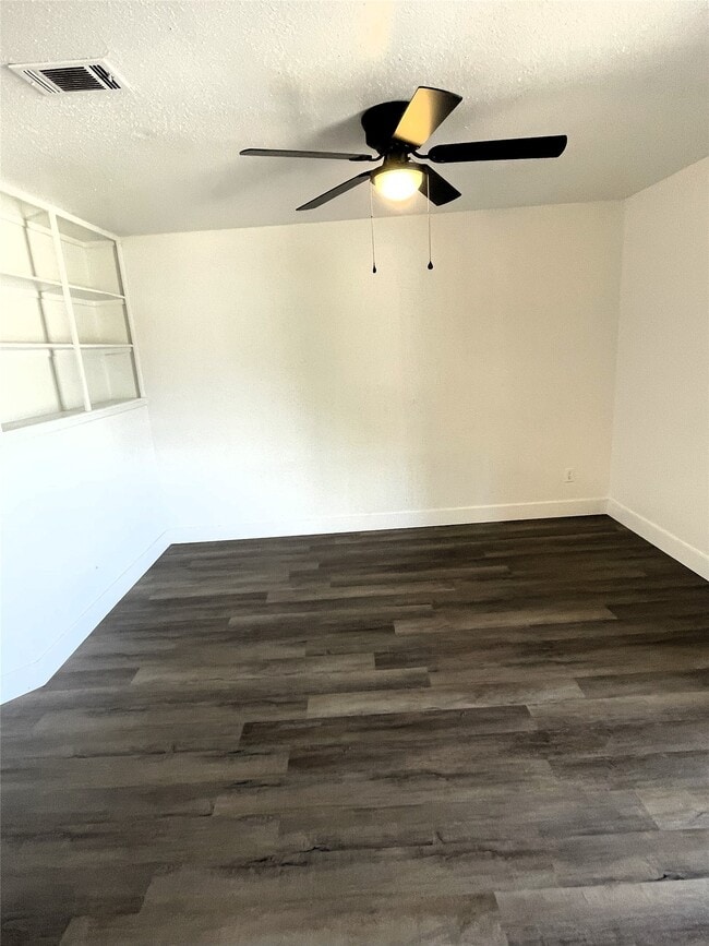 Building Photo - 741 James St