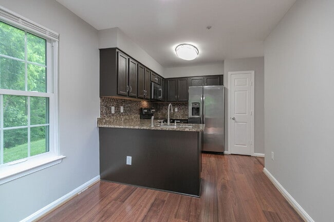 Building Photo - 1043 Downing Ct